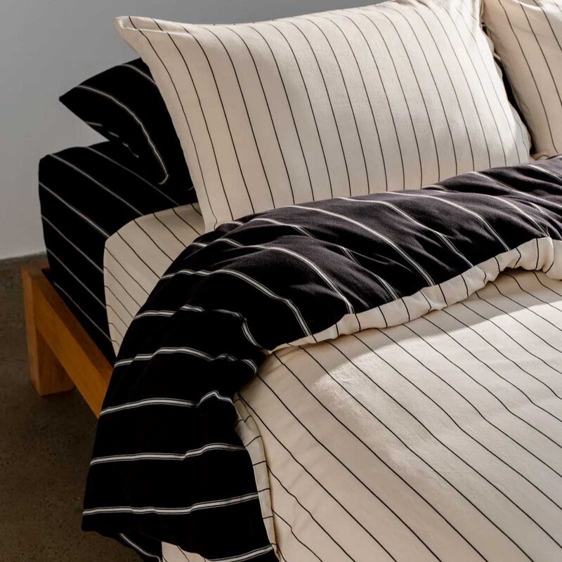 HOMMEY. Quilt Cover - Ink / Snow image number 2